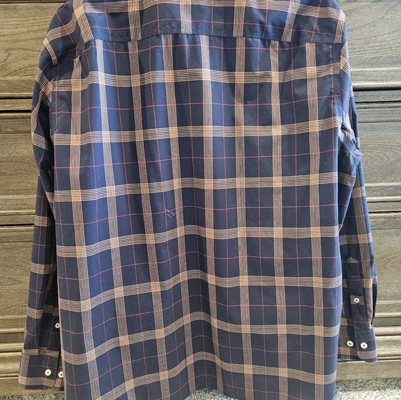 UNTUCKit XXL button down - Picture 3 of 3